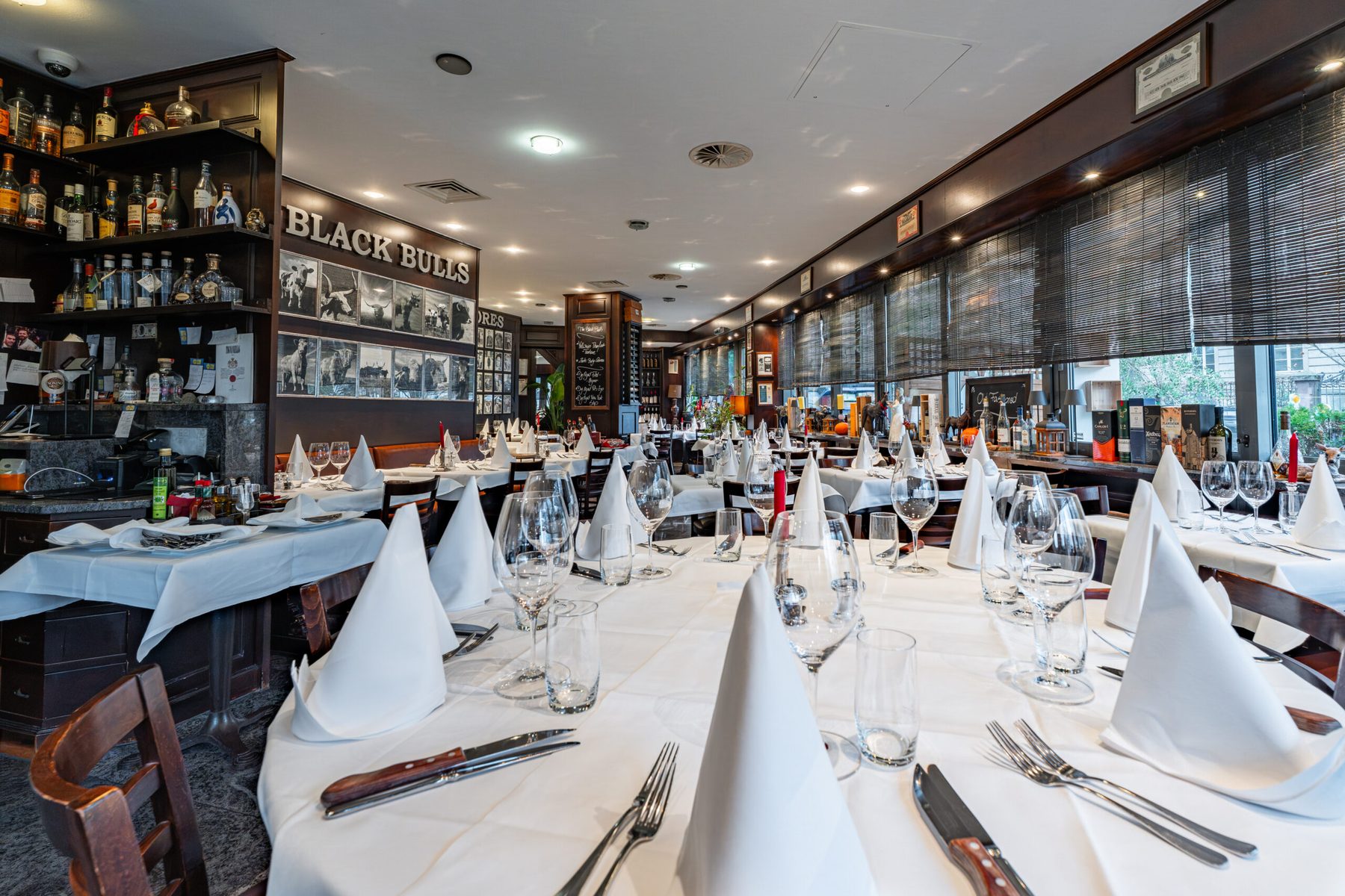 Steakhouse-Atmosphäre im Gastraum